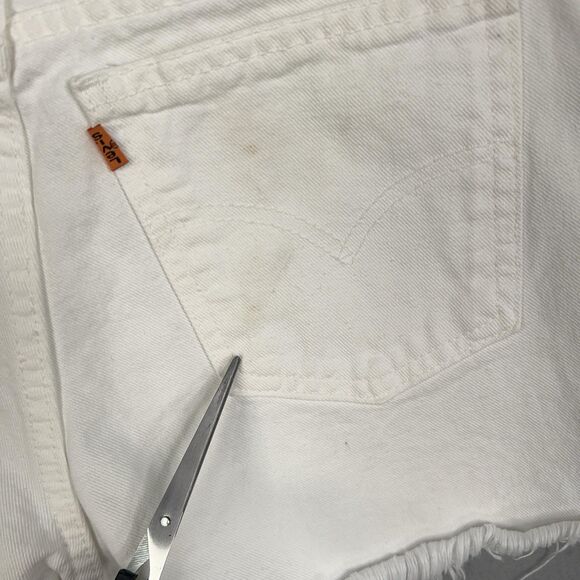 Vintage Levis Shorts Womens 9 White Denim 910 Raw Hem Orange Tab Cowgirl 90s - Picture 9 of 14